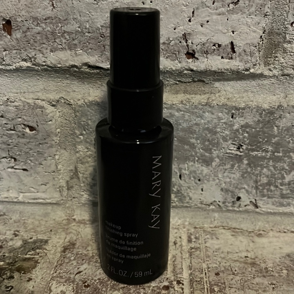 Mary Kay make up finishing spray